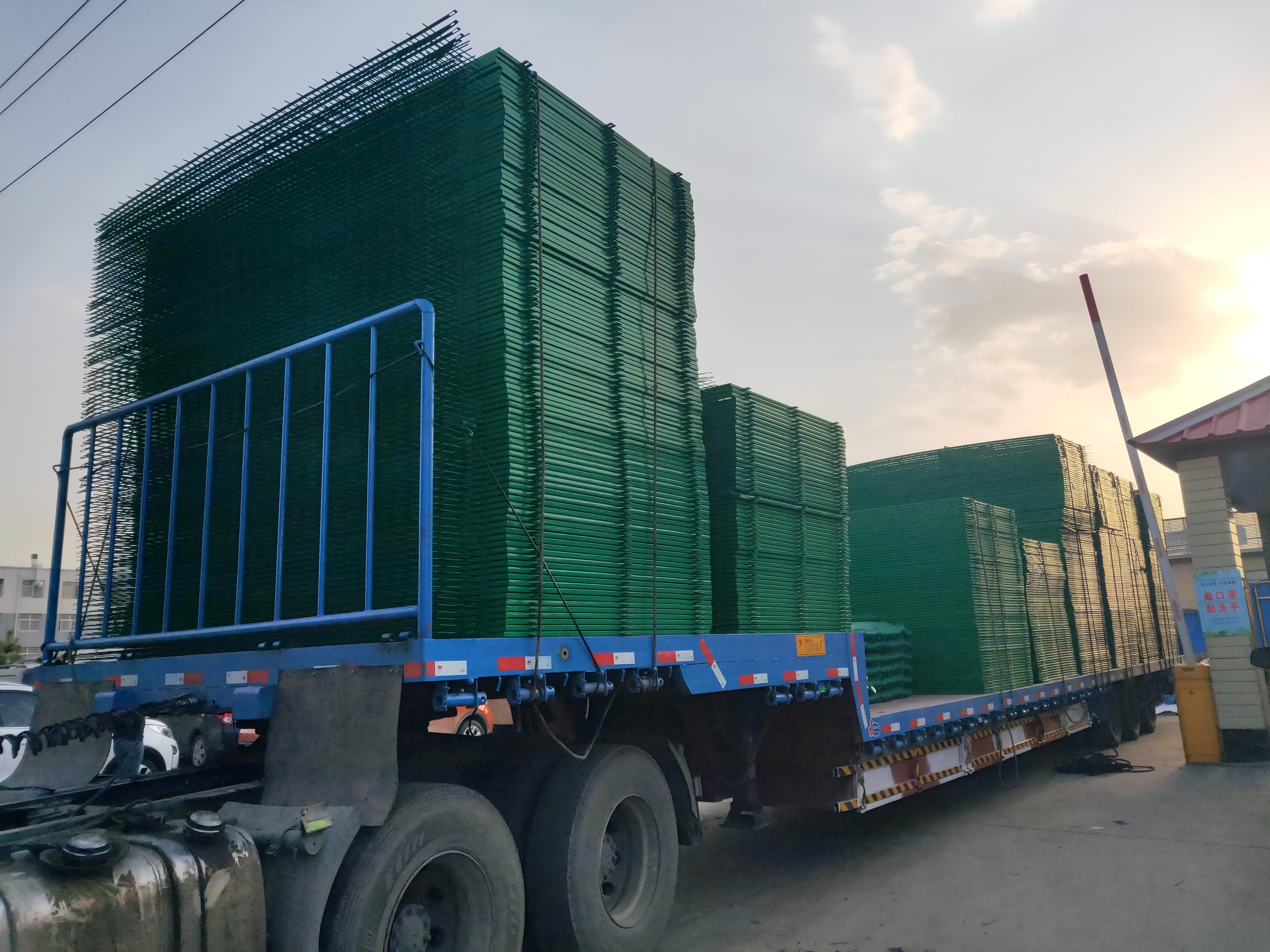 Welded Mesh Fence loading